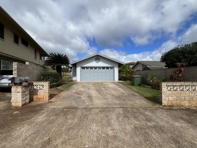 Building Photo - Mililani Town - 2 bedrooms, 1 bathroom hom...