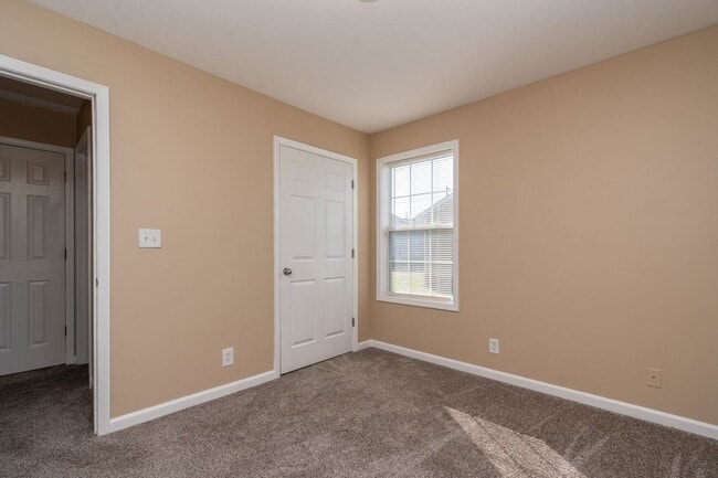 Building Photo - 102 Brandi Ct