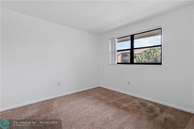 Building Photo - 9995 Nob Hill Ln