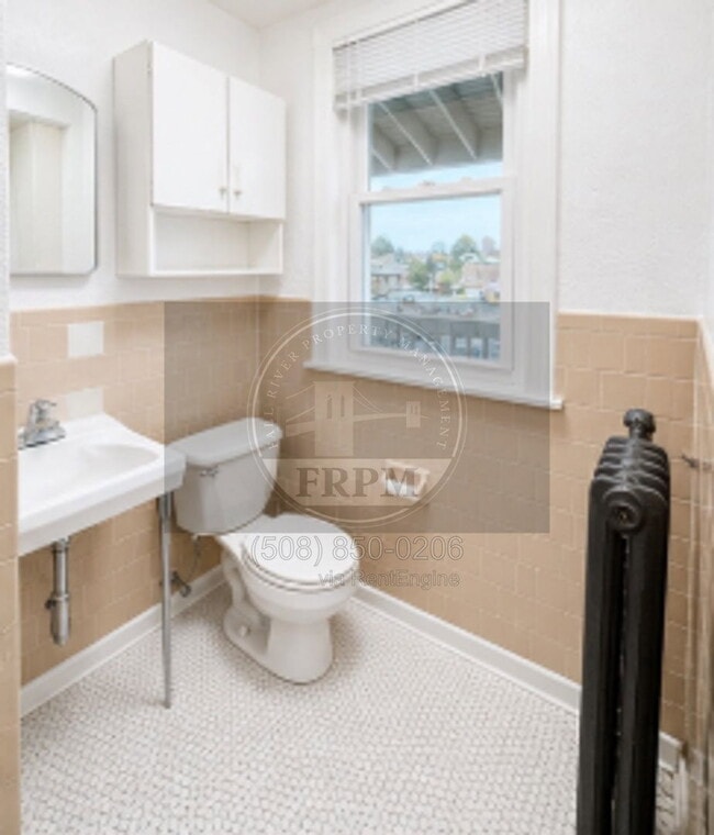 Building Photo - 244 Osborn St