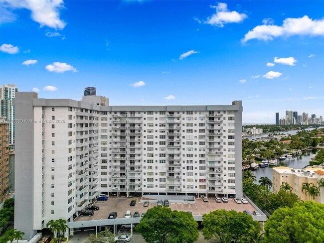 Building Photo - 137 Golden Isles Dr