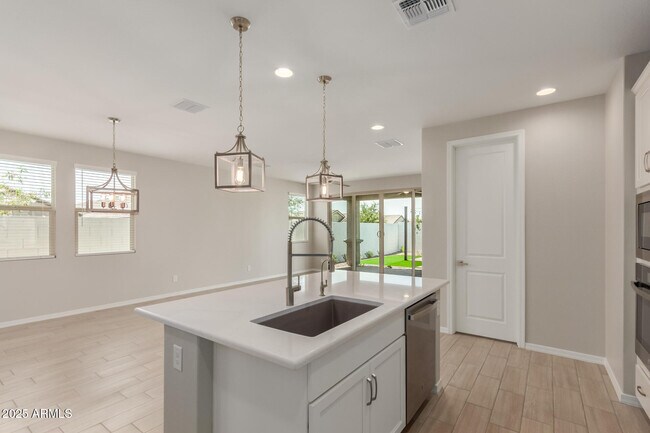 Building Photo - 34906 N Hawley Dr