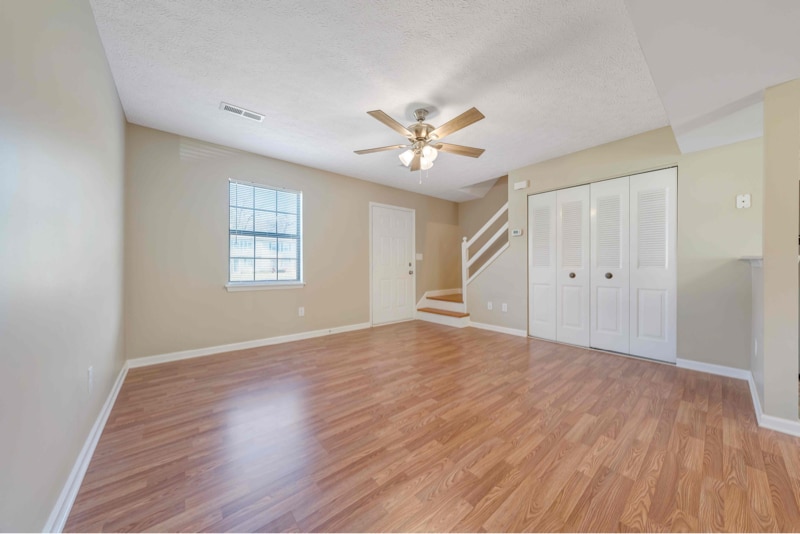 Building Photo - 210 Tinkerview Dr