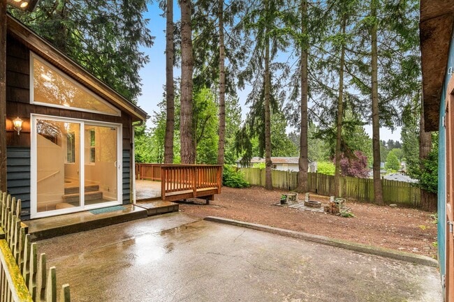 Building Photo - Charming 3 Bed / 1.75 Bath Craftsman-Style...