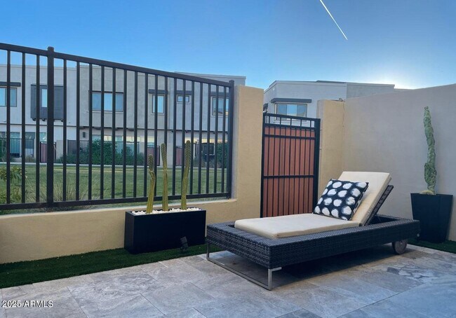 Building Photo - 7343 E Vista Bonita Dr