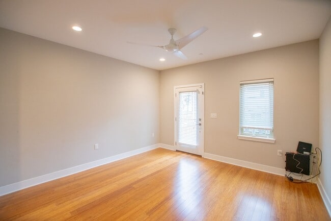 Building Photo - Modern & Efficient Point Breeze Townhome!
