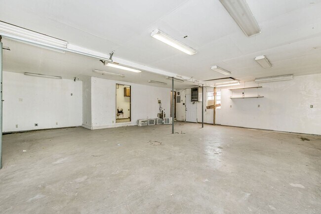 Building Photo - 3609 S Travis St