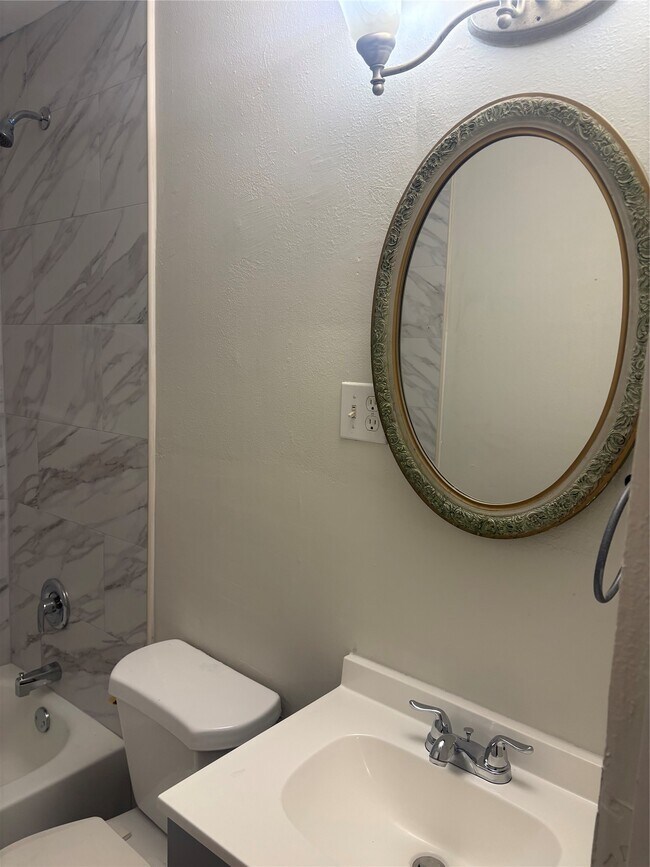 Building Photo - 3002 Carter St