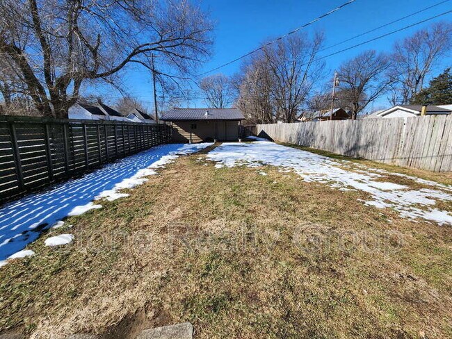 Building Photo - 1100 N 10th St