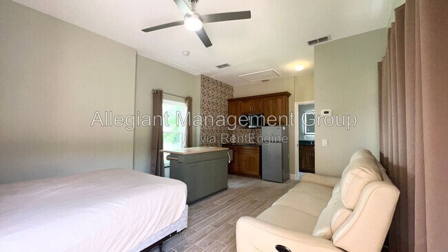 Building Photo - 1287 Glendora Rd N