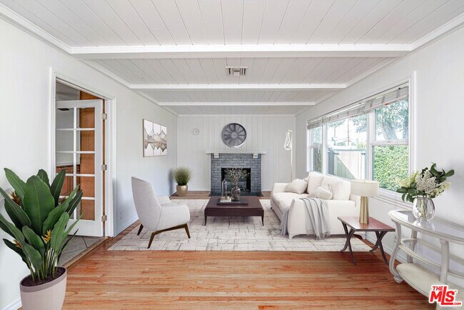 Building Photo - 5353 Don Pio Dr