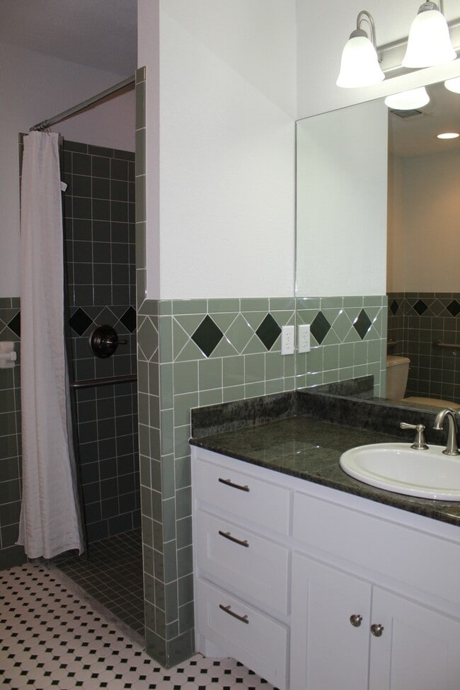 Building Photo - 3 BEDROOM, NORTH BELTON