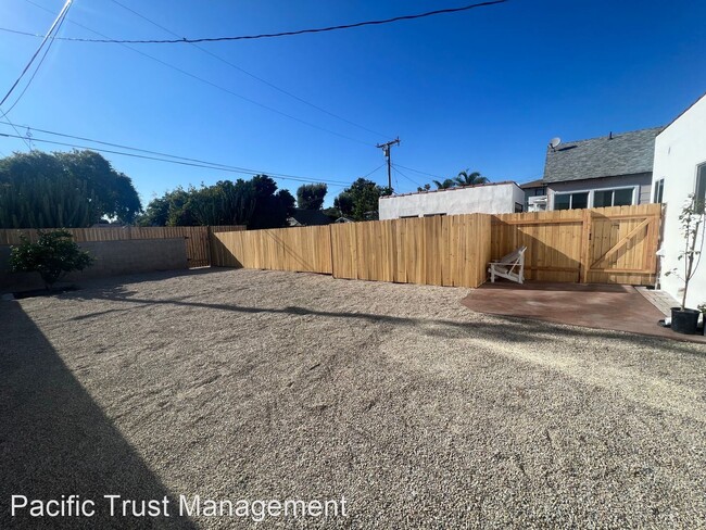 Building Photo - 3 br, 1.5 bath House - 531 S. Clementine St.