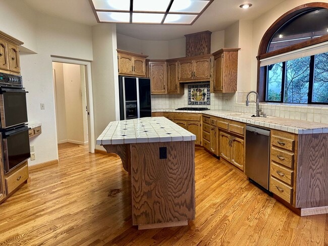 Building Photo - Available now, Executive 4 bdrm home with pool & hot tub!