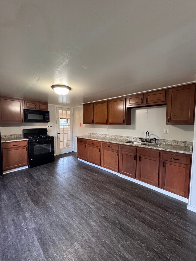 Building Photo - 12708 Foster St