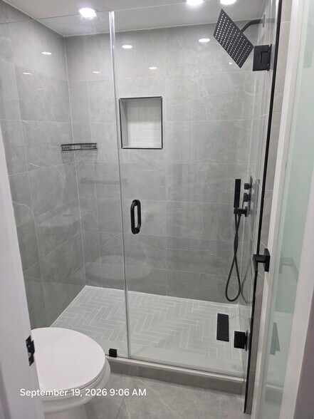 Guess bathroom - 6446 Miami Lakes Dr