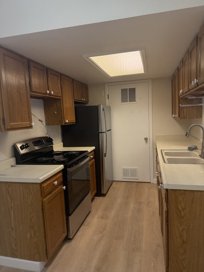 Building Photo - 8376 S Upham Way