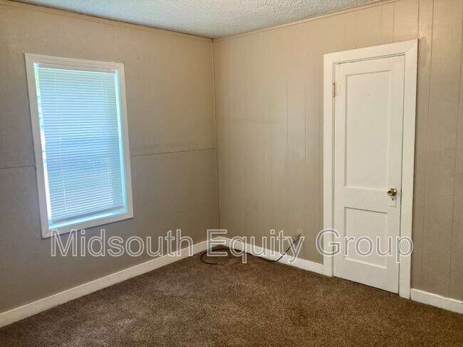 Building Photo - 108 Muse St