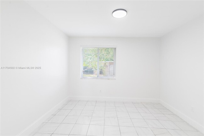 Building Photo - 6330 SW 27th St
