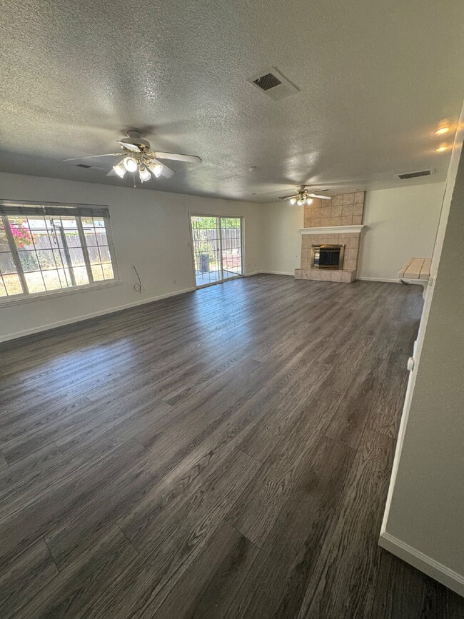 Building Photo - MOVE IN SPECIAL $500 off the rent for the ...