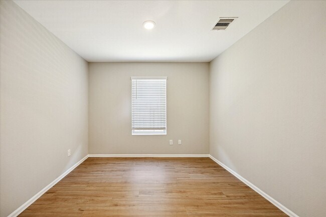 Building Photo - 27122 Breakaway Ln