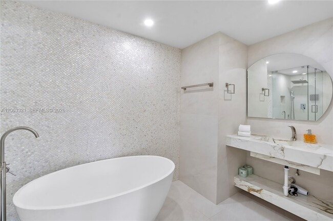 Building Photo - 3261 Seaward Dr