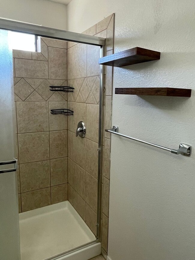 Building Photo - LAKE1335