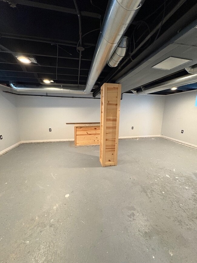 Building Photo - 1219 S 50th St