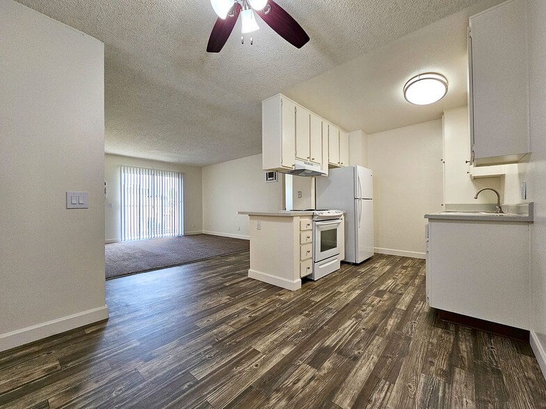 Interior Photo - Parkwood Gardens