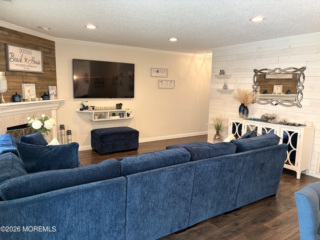 Building Photo - 2111 Waters Edge Dr