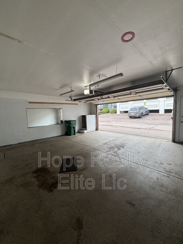 Building Photo - 2079 Sussex Ln