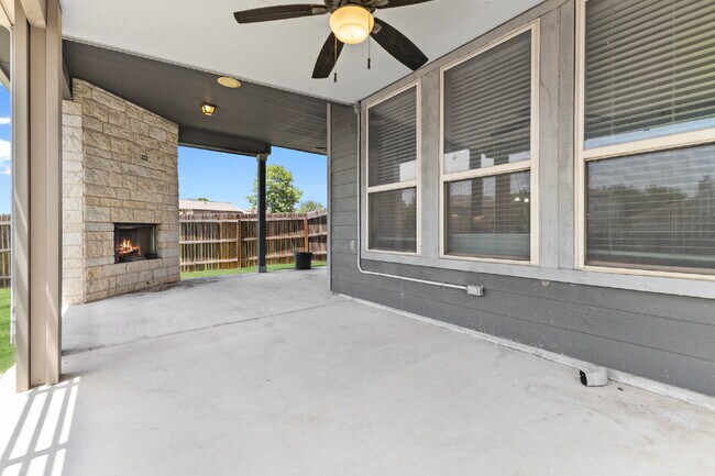 Building Photo - 10106 Macarthur Way