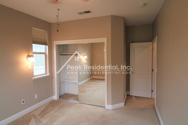 Building Photo - Wonderful 4bd/2.5ba Elk Grove Home with 3 ...