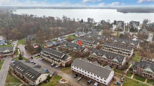 Building Photo - 420 Old Pine Way