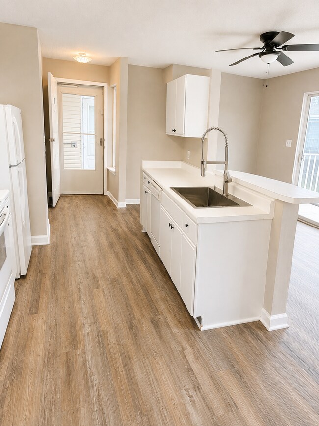 Building Photo - 2257 Huntingdon Dr