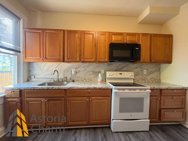 Building Photo - Bright Updated 4-Bedroom Home