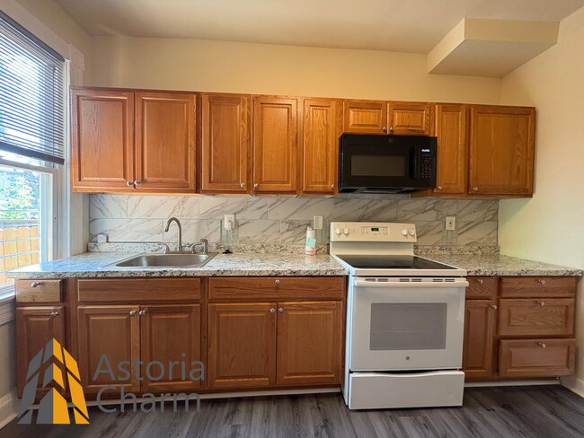 Building Photo - Move-In Ready 4-Bedroom Home with Updated ...