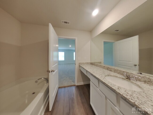 Building Photo - 1300 Deutz Dr