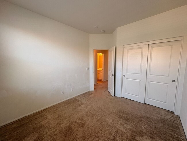 Building Photo - 3 Bed, 4 Bath in Eastvale!