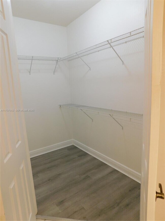 Building Photo - 617 SE 7th St