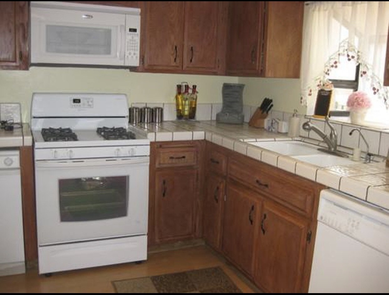 Building Photo - 441 E San Jose Ave