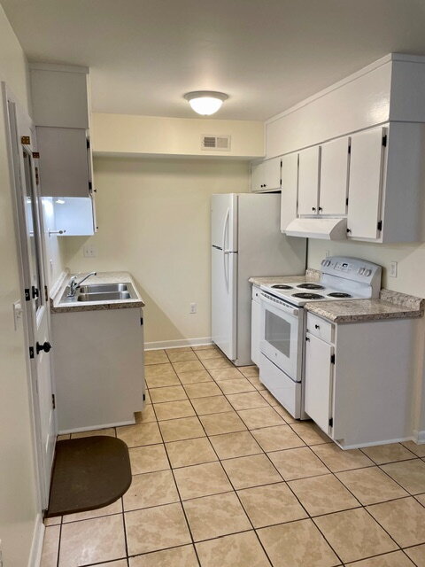 Building Photo - 2 bed, 1 bathroom duplex   - Seneca, SC