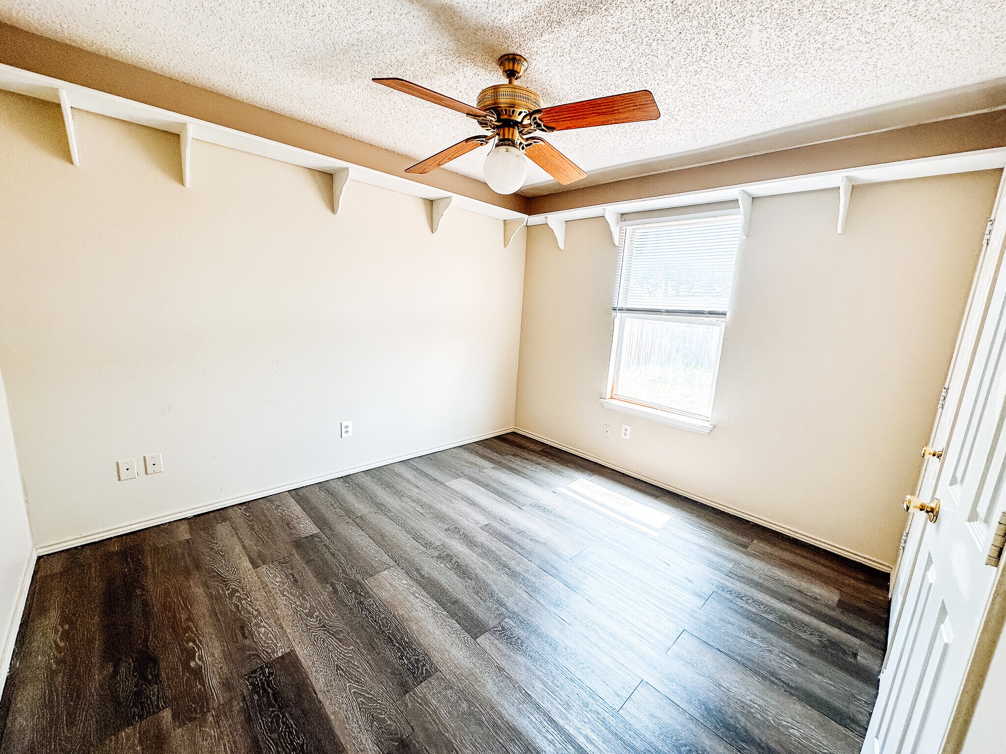 Building Photo - 6111 7th St