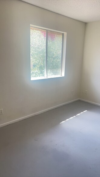 Building Photo - 700 W University Dr