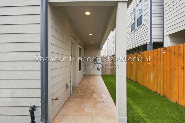 Building Photo - 849 Fisher St
