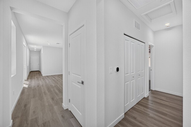 Building Photo - Charming 3-Bed, 2-Bath Home in Sacramento