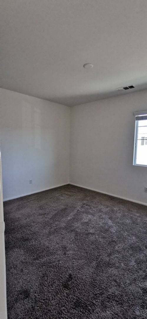 Building Photo - Beautiful large 3 bedroom home in Eastvale!