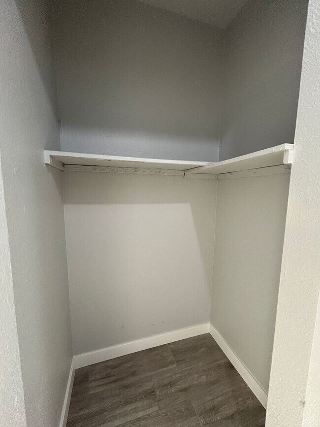 Building Photo - Brand New Remodel, 2 Bedroom, 2 Bathroom, Great Location