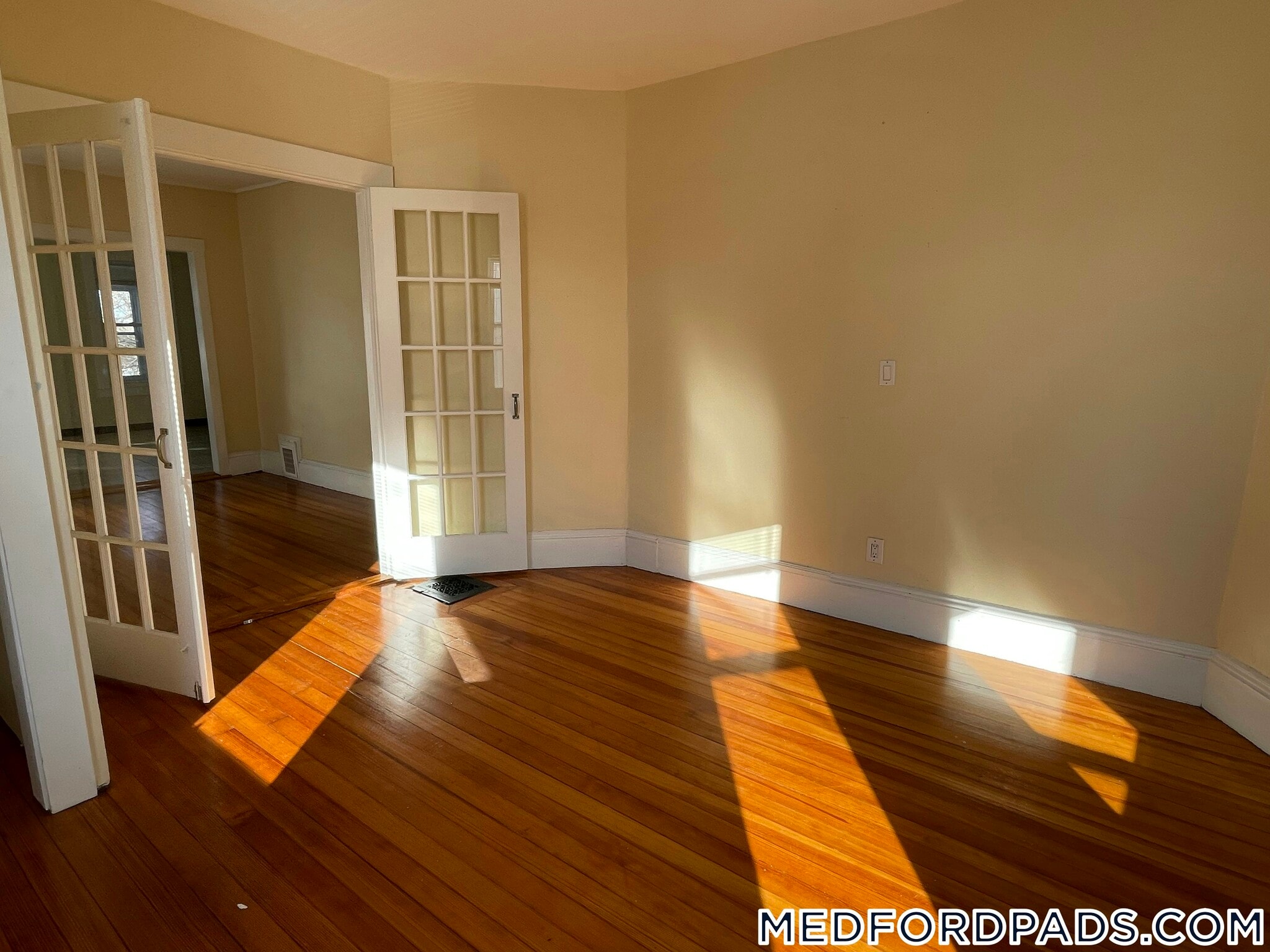 Building Photo - 8 Bennett St