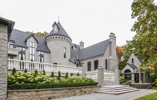 Building Photo - Hidden Gem - Castle in Eagan